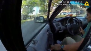 Conductor drogado arrastró por varias cuadras  a un agente de la policía en Florida