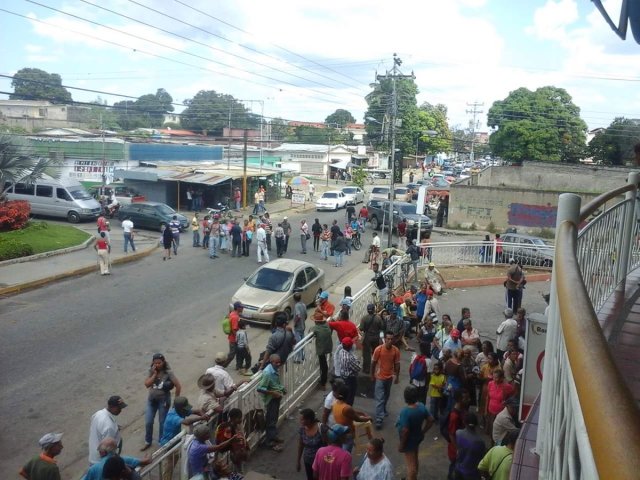 Foto: Pensionados de Tinaquillo protestan por falta de efectivo / Cortesía 