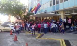Madres reclaman juguetes a las puertas de la alcaldía de Maracaibo #26Dic (fotos)
