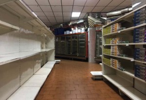 Muchos supermercados de Venezuela ahora están semivacíos