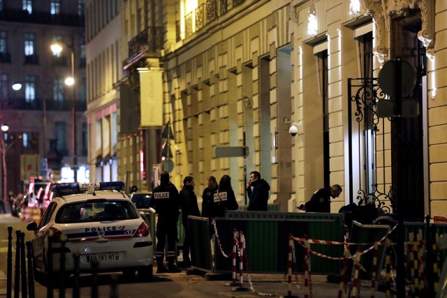 Police stand in rue Cambon at the back entrance of the Ritz luxury hotel in Paris on January 10, 2018, after an armed robbery. Armed robbers made off with millions of euros worth of jewellery after smashing the windows of the world-famous Ritz hotel in Paris on January 10, police said, adding that three suspects had been detained. / AFP PHOTO / Thomas SAMSON
