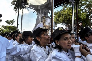 Venezolanos peregrinan en honor a la virgen de la Divina Pastora (Fotos)