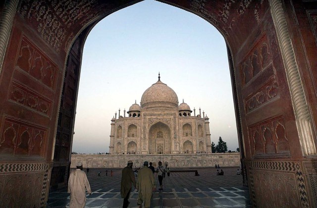 epa000283312 Tourists walk near the mausoleum of the Taj Mahal in the northern Indian city of Agra, India, Sunday 26 September 2004. Mughal, a Muslim Emperor who ruled northern India between the sixteenth and nineteenth century, Shaj Jehan ordered the building of the Taj in 1630 to honour his wife Mumtaz Mahal who died that year in childbirth. The government of the Uttar Pradesh state, where Agra is located, is celebrating 2004 as the International year of the Taj Mahal and 350 years birth annversary of Taj Mahal. EPA/HARISH TYAGI