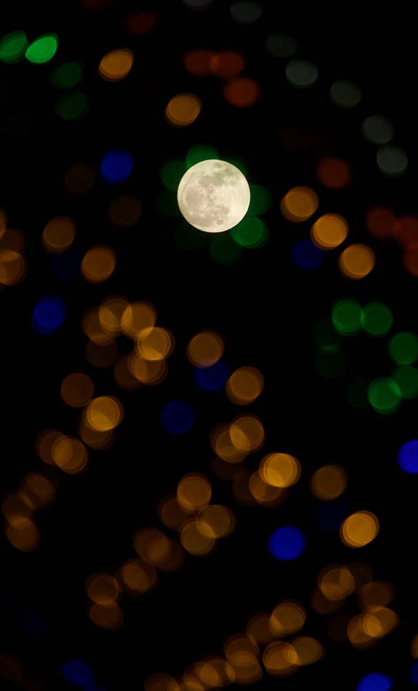 The 'supermoon' full moon is seen through Christmas lights in Valletta, Malta, January 1, 2018. REUTERS/Darrin Zammit Lupi