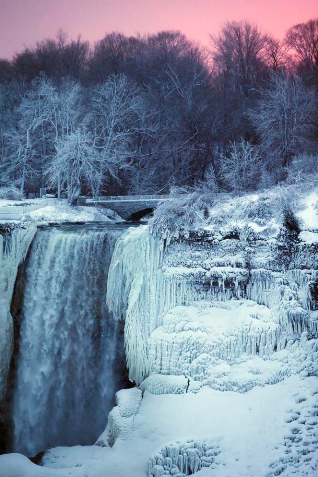 Ice and water flow over the American Falls, viewed from the Canadian side in Niagara Falls, Ontario, Canada, January 3, 2018. REUTERS/Aaron Lynett