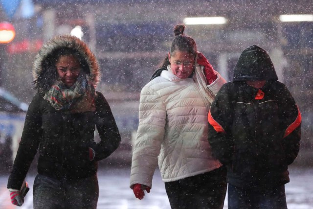People walk in Times Square during a winter storm in Manhattan in New York, U.S., January 4, 2018.  REUTERS/Jeenah Moon