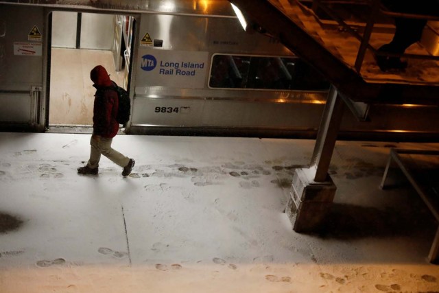 A man walks during a blizzard to board the Long Island Railroad in Port Washington, New York, U.S. January 4, 2018. REUTERS/Shannon Stapleton