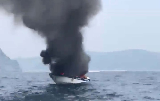 Smoke rises from a tourist speedboat after its explosion in Phi Phi Islands, Thailand, January 14, 2018 in this still image taken from a video obtained from social media. FACEBOOK/THOTSAPHON PHANOMTARA/via REUTERS THIS IMAGE HAS BEEN SUPPLIED BY A THIRD PARTY. MANDATORY CREDIT. NO RESALES. NO ARCHIVES