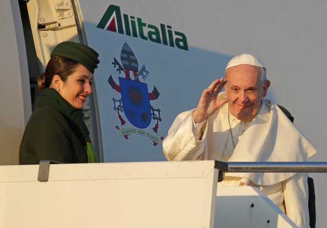 Pope Francis waves as he boards for his trip to Chile and Peru at Fiumicino International Airport in Rome, Italy, January 15, 2018. REUTERS/Max Rossi
