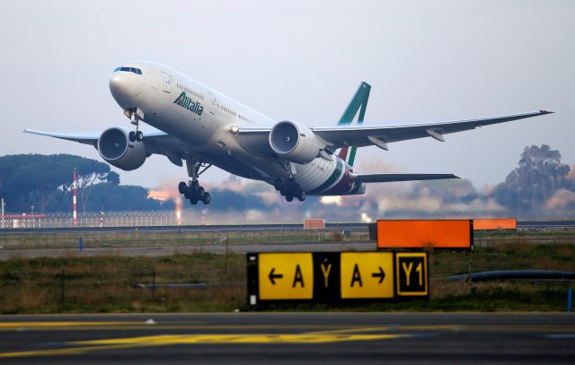The Alitalia airplane carrying Pope Francis for his trip to Chile and Peru takes off at Fiumicino International Airport in Rome, Italy, January 15, 2018. REUTERS/Max Rossi