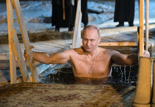 Russian President Vladimir Putin takes a dip in the water during Orthodox Epiphany celebrations at lake Seliger, Tver region, Russia January 19, 2018. Sputnik/Alexei Druzhinin/Kremlin via REUTERS ATTENTION EDITORS - THIS IMAGE WAS PROVIDED BY A THIRD PARTY.