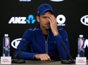 Djokovic se despide del Abierto de Australia mientras Federer avanza a cuartos de final