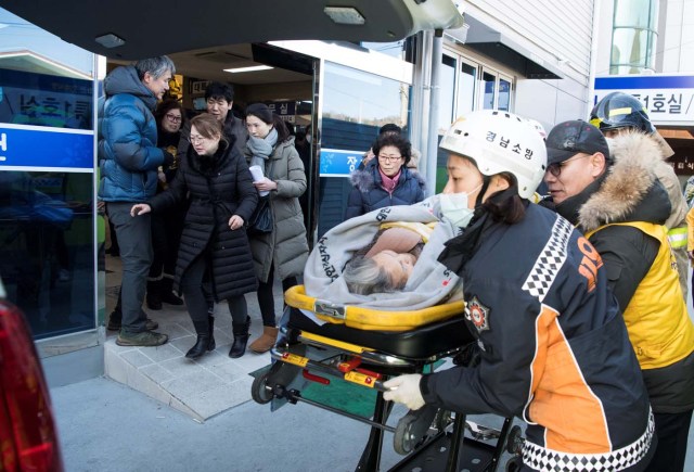 A rescued patient is wheeled to an ambulance in Miryang, South Korea, January 26, 2018. Kookje Shinmun/Handout via REUTERS ATTENTION EDITORS - THIS PICTURE WAS PROVIDED BY A THIRD PARTY. SOUTH KOREA OUT.