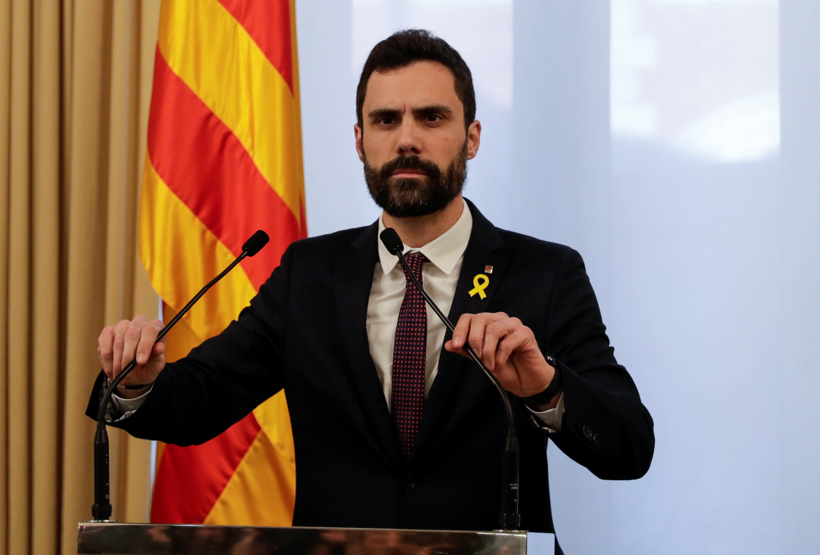 El parlamento catalán pospone el pleno para investir a Puigdemont
