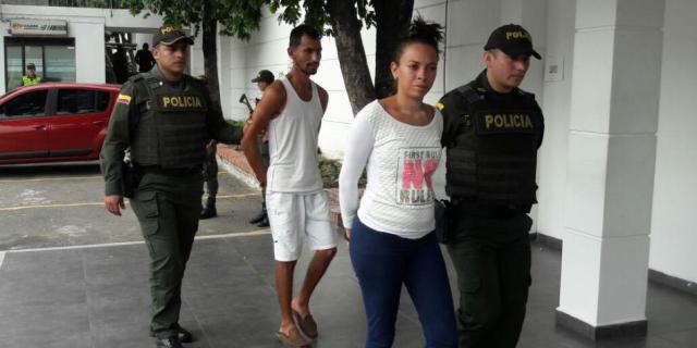 Esta pareja de venezolanos tenían en su poder a dos extranjeros de su misma nacionalidad. Foto: Cortesía de la Policía Nacional