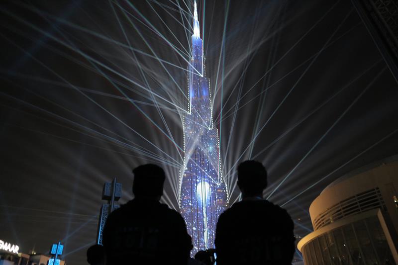 Dubái despide el 2017 con un récord Guinness por espectáculo láser más grande del mundo (FOTOS + VIDEO)