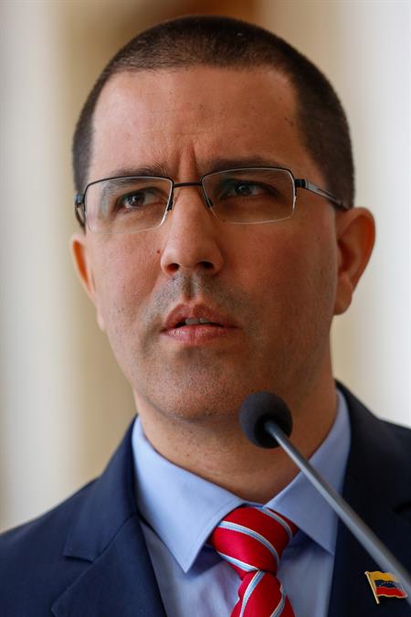 Arreaza dice a Dastis que Venezuela jamás ha intervenido en asuntos de España