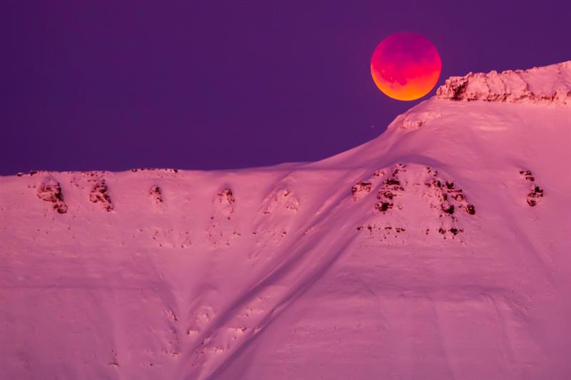 Súper luna y luna de sangre comienza a verse en el mundo (Fotos)