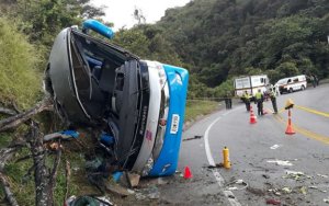 Al menos cinco muertos y 14 heridos en el accidente de un autobús en Colombia
