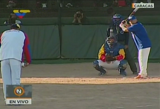 En el softbol como en la política… Hasta cuatro carreras le anotaron a Maduro en un solo inning (Video)