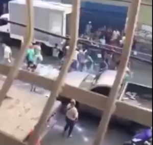 Saquearon un camión con detergente en Acarigua este #6Ene (VIDEO)