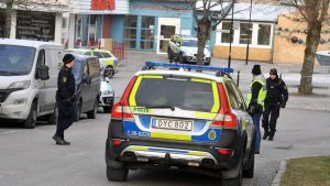 Un muerto y un herido al explotar un objeto junto a estación de Estocolmo