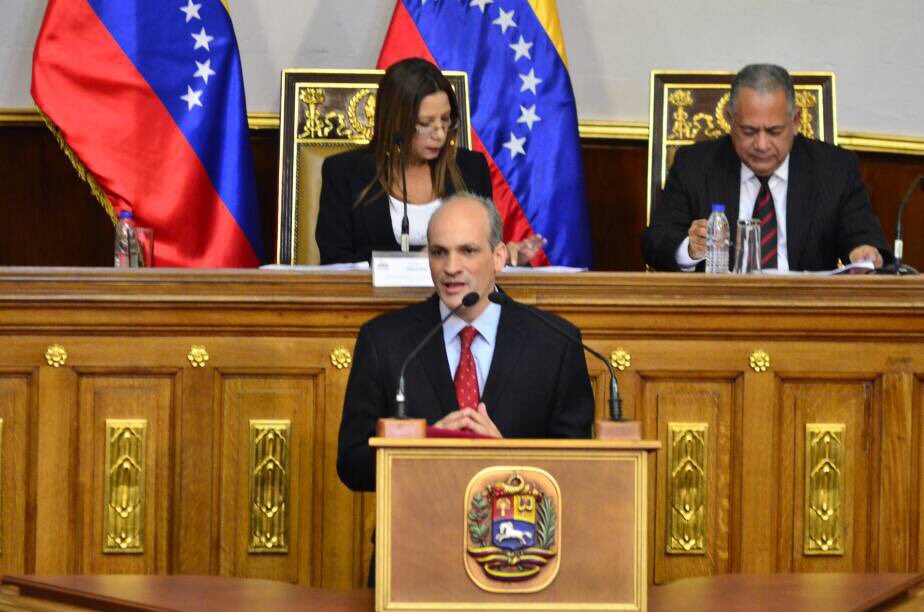 Menéndez presentó ante la ANC cubana la ley contra la “guerra económica”