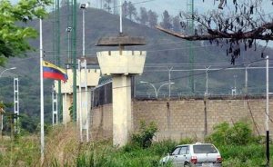 Motín en la cárcel 26 de Julio: Reos mantienen como rehenes a presos políticos  #13Ene
