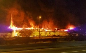 Incendio con fuertes explosiones consume galpón en Quinta Crespo (videos+fotos)