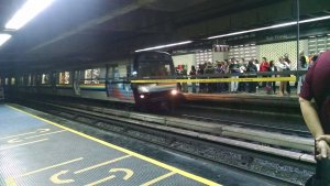 ¡OTRA VEZ! Metro de Caracas dejó de prestar servicios por fallas eléctricas este #08Feb
