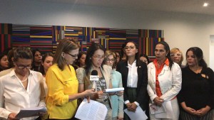 Mujeres de la Unidad Democrática exigen la renovación de las autoridades del CNE