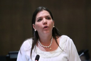 Parlamento Ecuador designa a María Alejandra Vicuña como Vicepresidenta en reemplazo de Glas