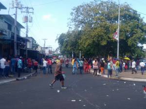 Situación crítica en Caicara del Orinoco: Más de 20 comercios saqueados y 48 personas dentenidas (fotos)