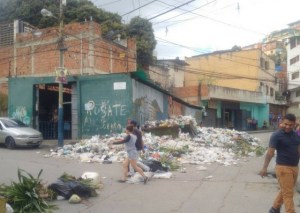 Protesta en Antímano por falta de recolección de basura #12Ene