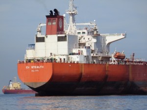 Cobran una “prima adicional” por cargar tanqueros petroleros en Venezuela
