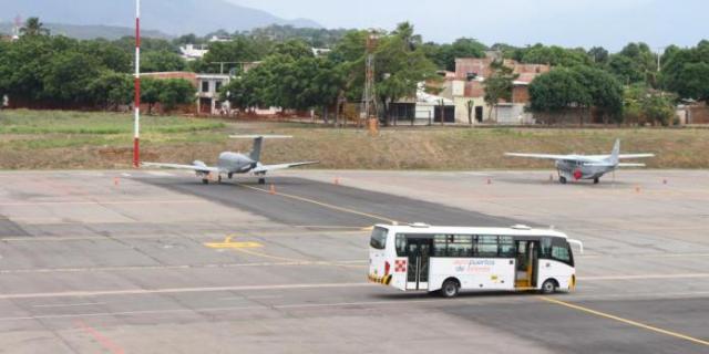 Un total de 26 pasajeros, provenientes de Venezuela, han hecho escala en el aeropuerto internacional Camilo Daza para completar su trayecto hacia las islas del Caribe 
