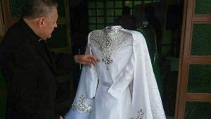El traje de la Divina Pastora fue confeccionado por el diseñador Alex Apostol (Fotos y video)