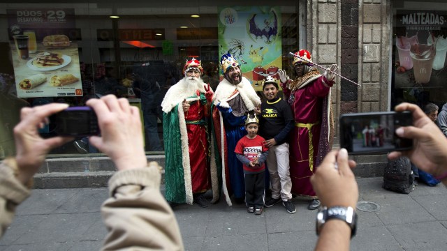 Children pose with street performers dressed as the three wise men, as part of celebrations ahead of Three Kings Day, in the historic center of Mexico City, Friday, Jan. 5, 2018. In Mexico, it is customary for people to give gifts on Three Kings Day every Jan. 6, rather than Christmas Day. According to Christian tradition, Jan. 6 marks the arrival of three wise men bearing gifts for the baby Jesus. (AP Photo/Rebecca Blackwell)
