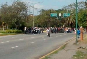 Protestas colapsa el centro y este de Barquisimeto #23Ene