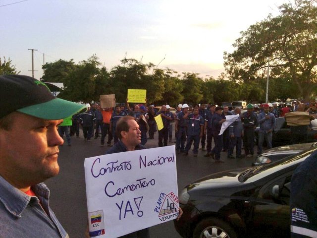 Foto: Protesta de trabajadores cementeros en Maracaibo / Cortesía 