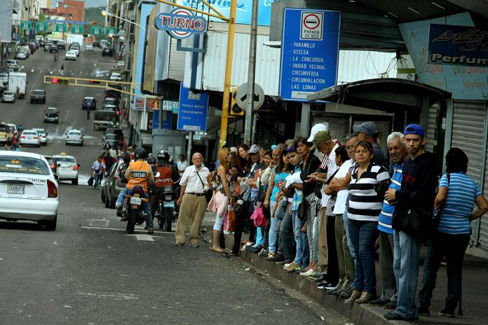 San Cristóbal comienza el año sin transporte público y con comercios cerrados
