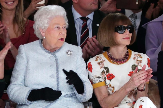 Britain's Queen Elizabeth II, accompanied by British-American journalist and editor, Anna Wintour (R), views British designer Richard Quinn's runway show before presenting him with the inaugural Queen Elizabeth II Award for British Design, during her visit to London Fashion Week's BFC Show Space in central London on February 20, 2018. / AFP PHOTO / POOL / Yui Mok