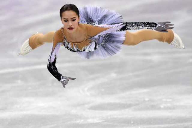 Russia's Alina Zagitova competes in the women's single skating short program of the figure skating event during the Pyeongchang 2018 Winter Olympic Games at the Gangneung Ice Arena in Gangneung on February 21, 2018. / AFP PHOTO / Kirill KUDRYAVTSEV