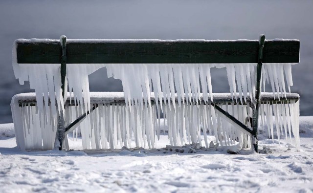 Icicles hang on a bench in a bay in the village of Attersee, Austria on February 28, 2018, as a blast of Siberian weather dubbed the "Beast from the East" kept the mercury far below zero in huge parts of Europe. / AFP PHOTO / APA / Wolfgang SPITZBART / Austria OUT