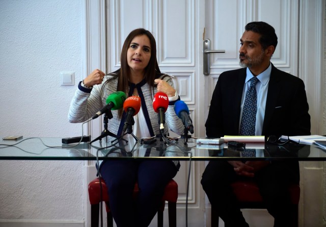 Venezuelan criminal lawyer and executive director of the Instituto Casla, Tamara Suju (L) gestures as lawyer of Venezuelan opposition leader Leopoldo Lopez, Juan Carlos Gutierrez listens during a press conference in Madrid on February 9, 2018. The prosecutor at the International Criminal Court unveiled on February 9, 2018 new probes focusing on the deadly war on drugs in the Philippines and alleged abuses during Venezuela's political unrest. The unprecedented decision to launch two inquiries at once comes after ICC prosecutor Fatou Bensouda was petitioned by opposition leaders from the two countries, accusing their hardline governments of crimes against humanity. / AFP PHOTO / PIERRE-PHILIPPE MARCOU