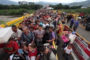 Un venezolano al cruzar la frontera hacia Colombia: Jamás pensé que sería un refugiado