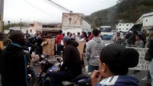 Habitantes de El Junquito manifestaron nuevamente por falta de agua