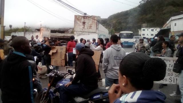 Foto referencia de una protesta en El Junquito. por agua Caracas Venezuela. Febrero 09 2018