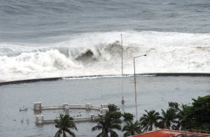 ¡Precaución! Marejada ciclónica azota las costas de Venezuela