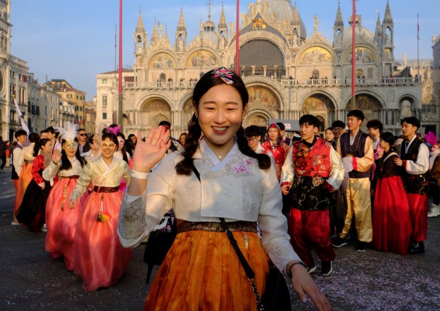 Dancers from South Korea perform during the Carnival in Saint Mark square in Venice, Italy January 28, 2018. REUTERS/Manuel Silvestri